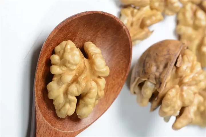 Walnut Kernels (4)