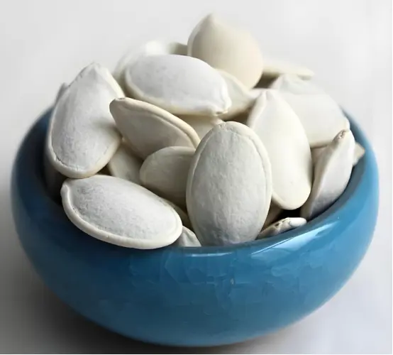 Large white pumpkin seeds-3.png
