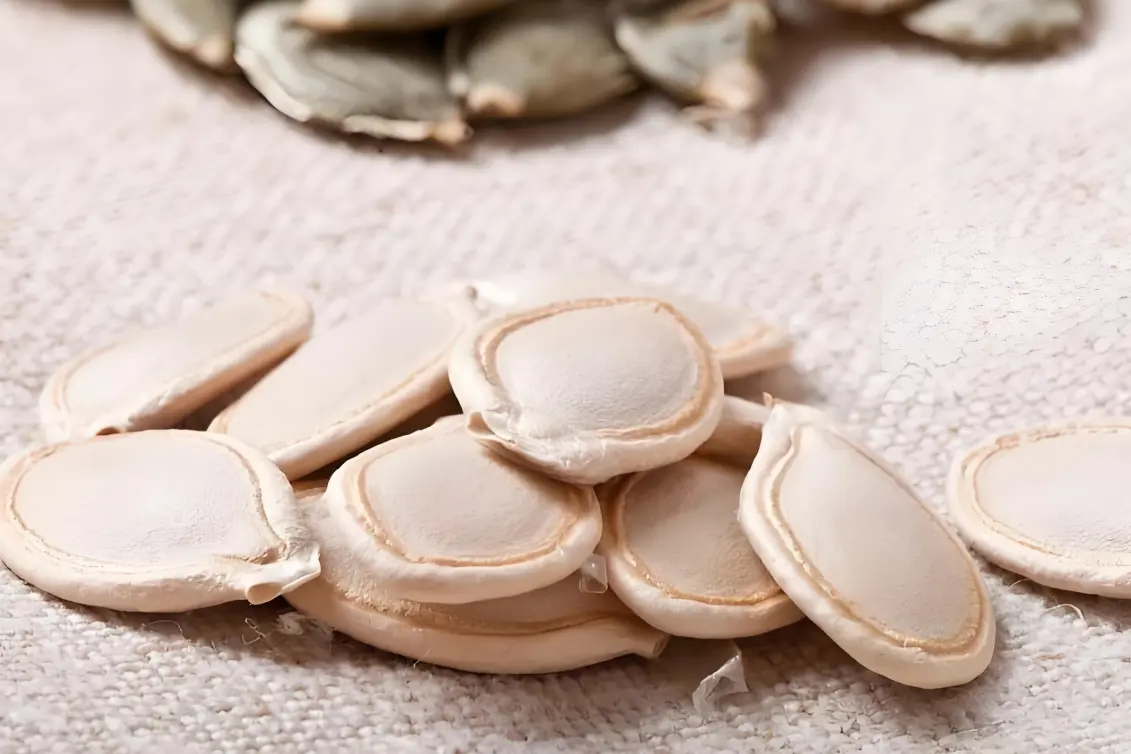 Pumpkin Seeds Shine Skin in Shell (4)