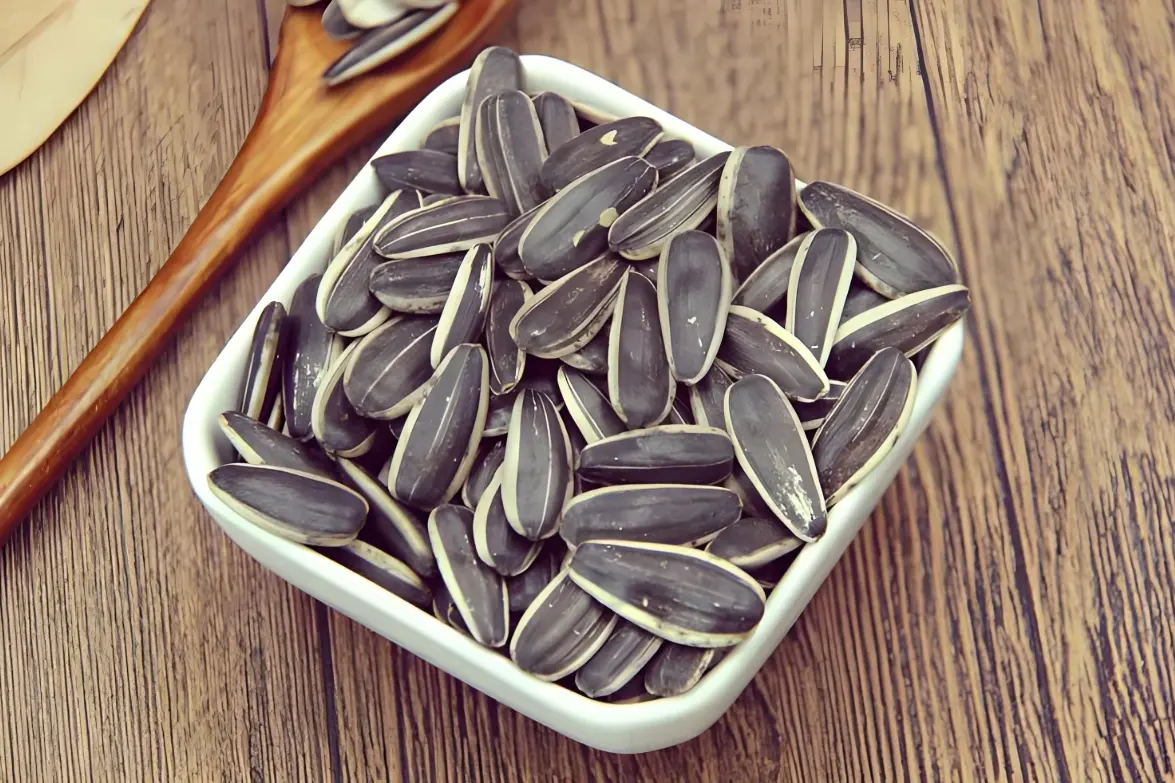 Sunflower Seeds in Shell (2)